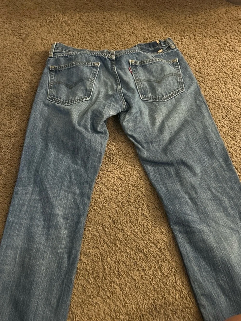 Levi's Men's Faded Blue Straight Jeans with Knee Rip